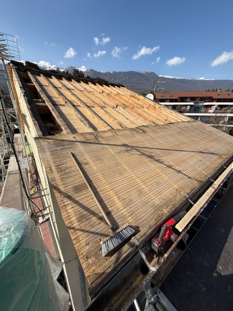 Quand refaire sa toiture ? 7 signes qui ne trompent pas